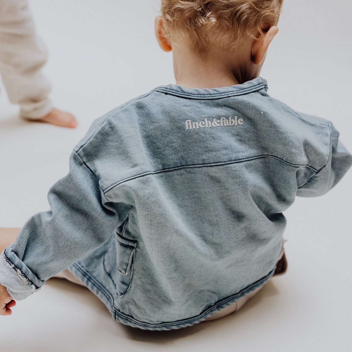 finch & fable | denim jasje van biologisch katoen