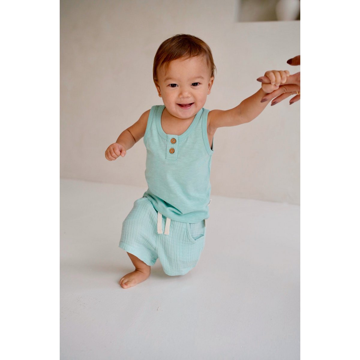 finch & fable | mouwloze top van biologisch katoen - mint